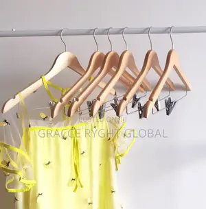 10pcs Oak Wood Cloth Hanger With Clips