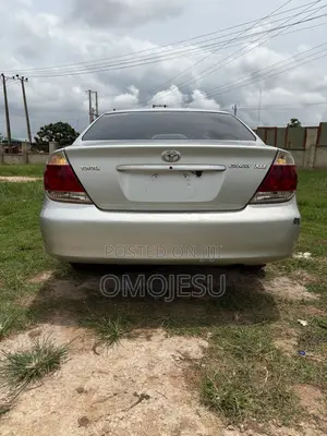 Toyota Camry LE 4dr Sedan (2.4L 4cyl 4A) 2004 Gold