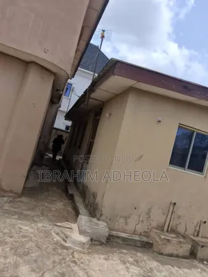 3bdrm Block of Flats in Ayobo for sale