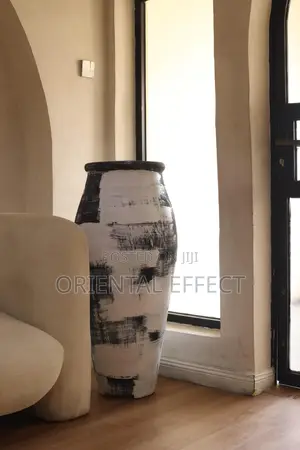 Nile Pot (White Stroke)