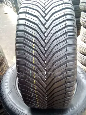 235 45 R19 Michelin Tire Non China