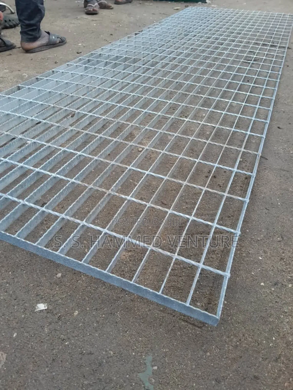 Grating Steel Mesh (Hot Dip Gavalnized) (25 Mm Thickness).