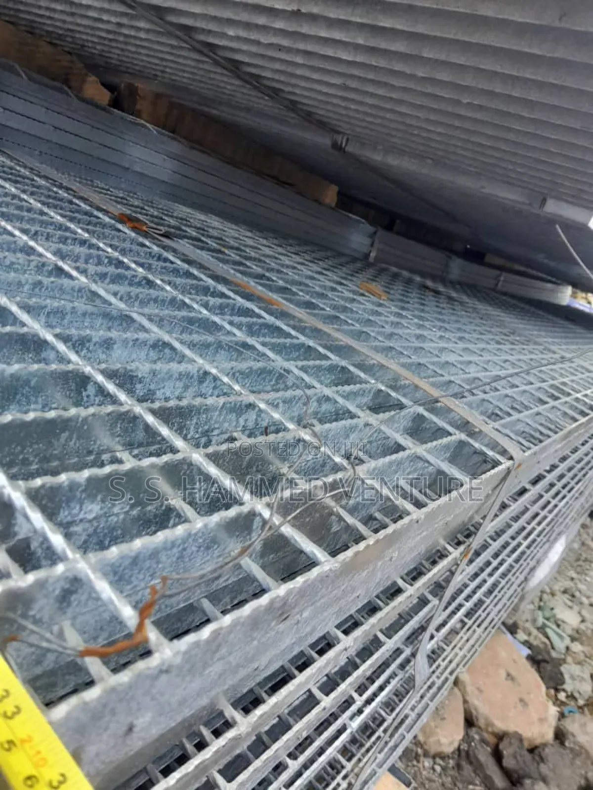 Grating Steel Mesh (Hot Dip Gavalnized) (25 Mm Thickness).
