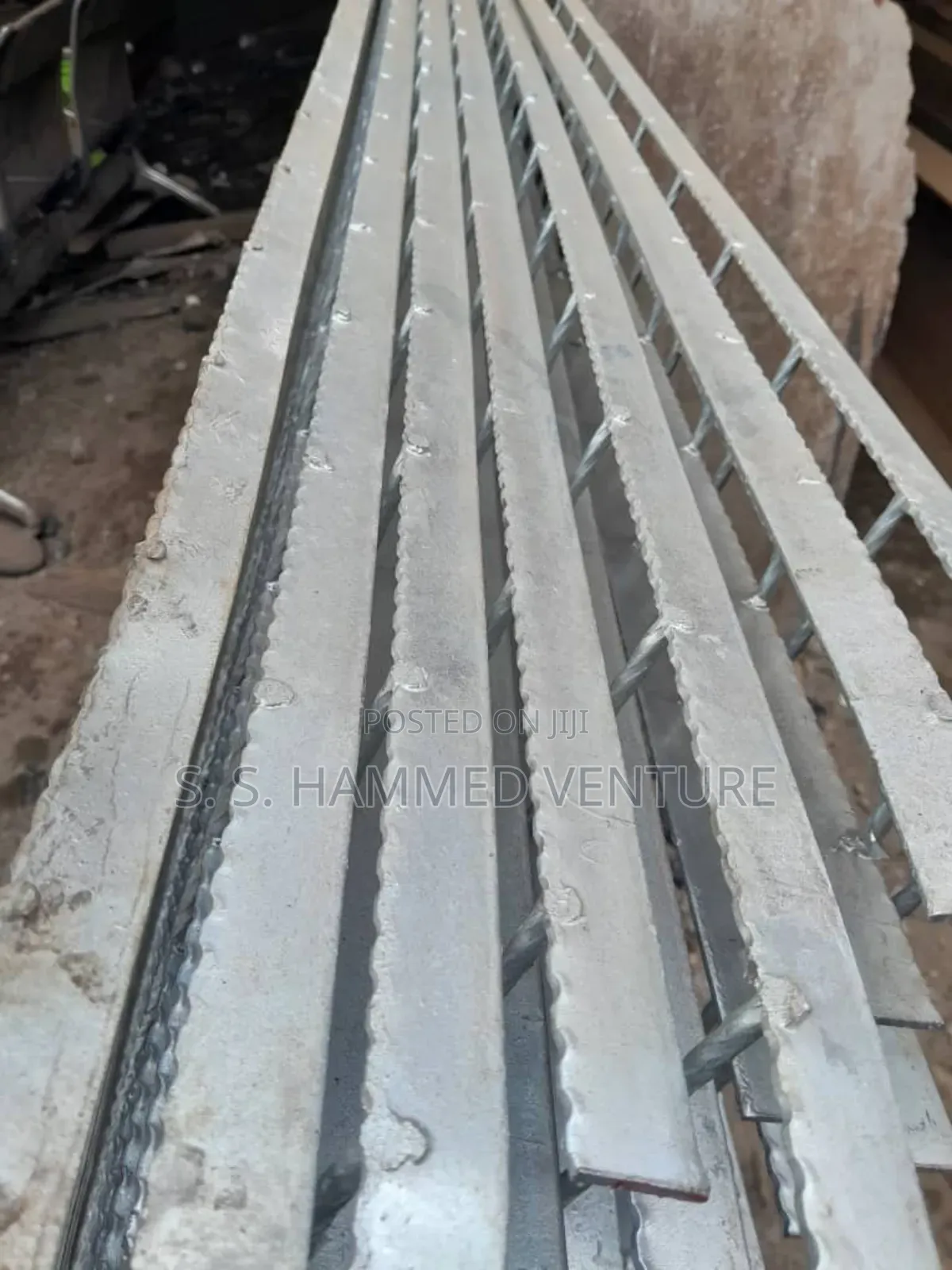 Gavalnized Grating Steel Mesh (30 Mm Thickness)