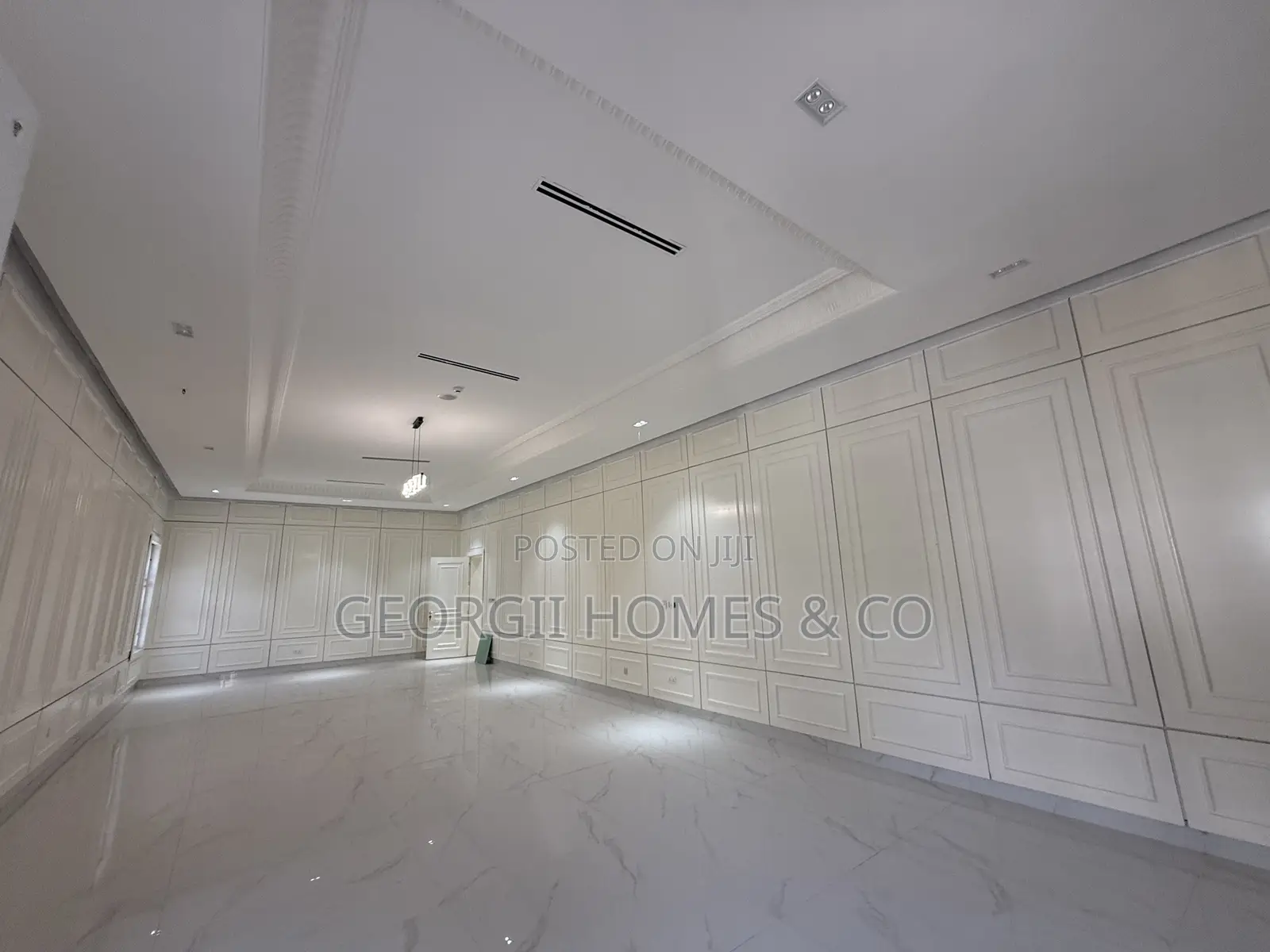 9bdrm Mansion in Maitama for sale