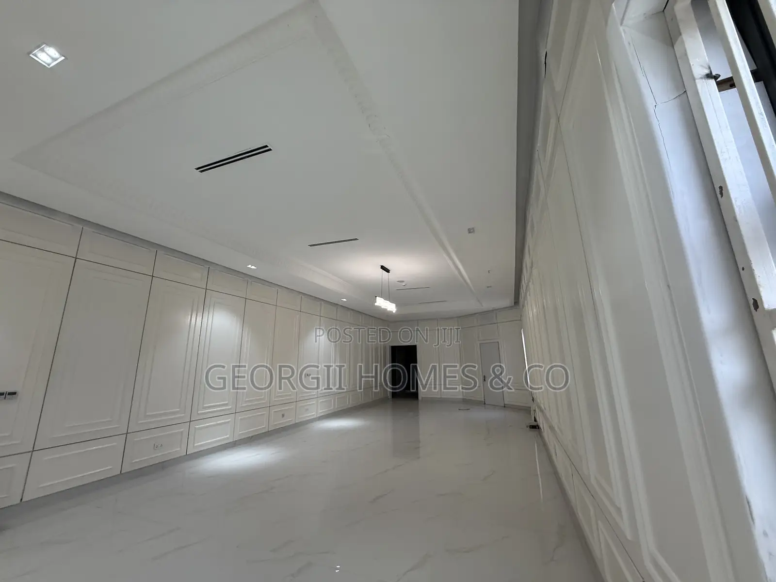 9bdrm Mansion in Maitama for sale