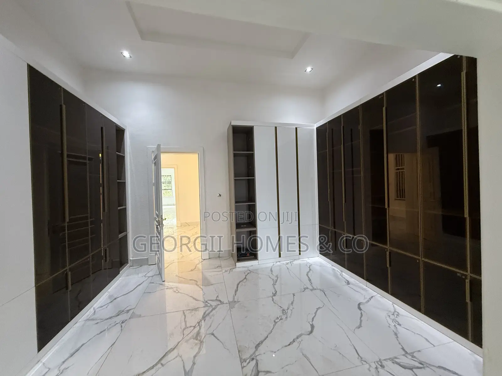 9bdrm Mansion in Maitama for sale