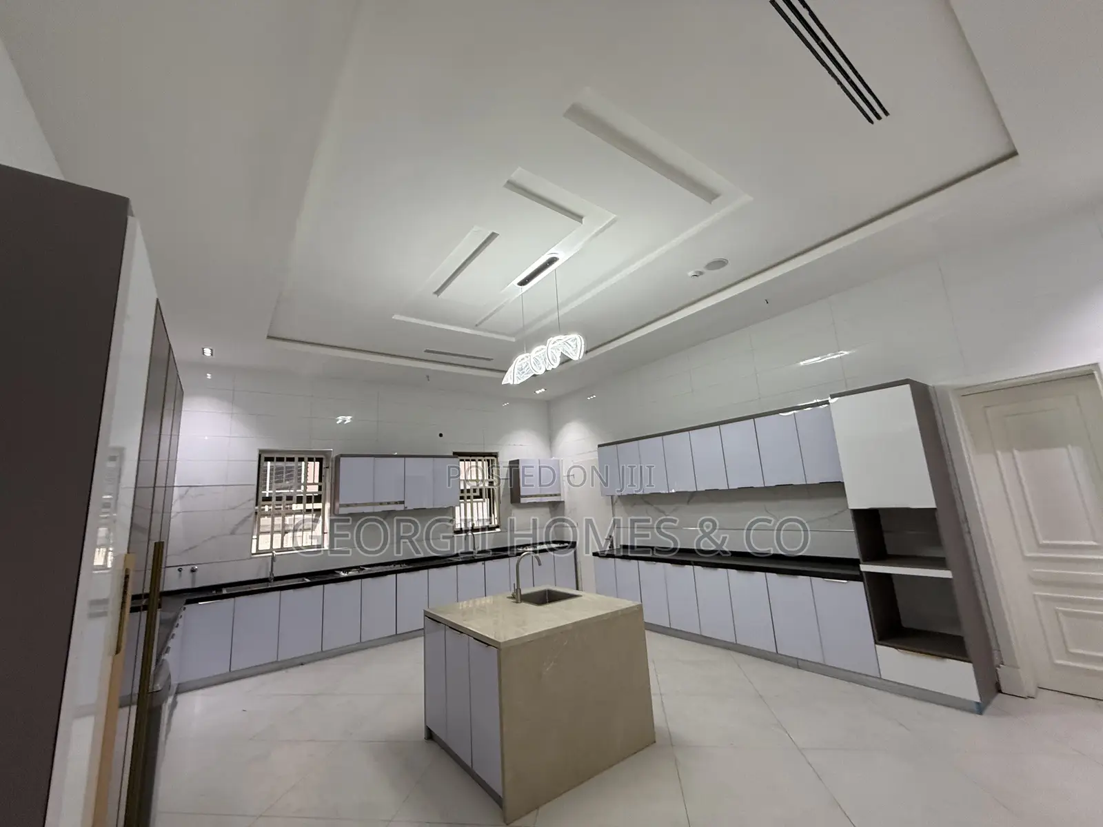 9bdrm Mansion in Maitama for sale