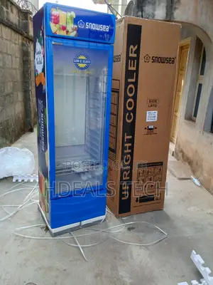 Upright Snowsea Lc-400w Fridge - Great for Kitchen or Store