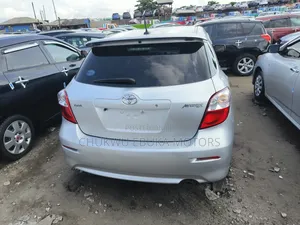Toyota Matrix L Hatchback FWD (1.8L 4cyl 5M) 2013 Silver