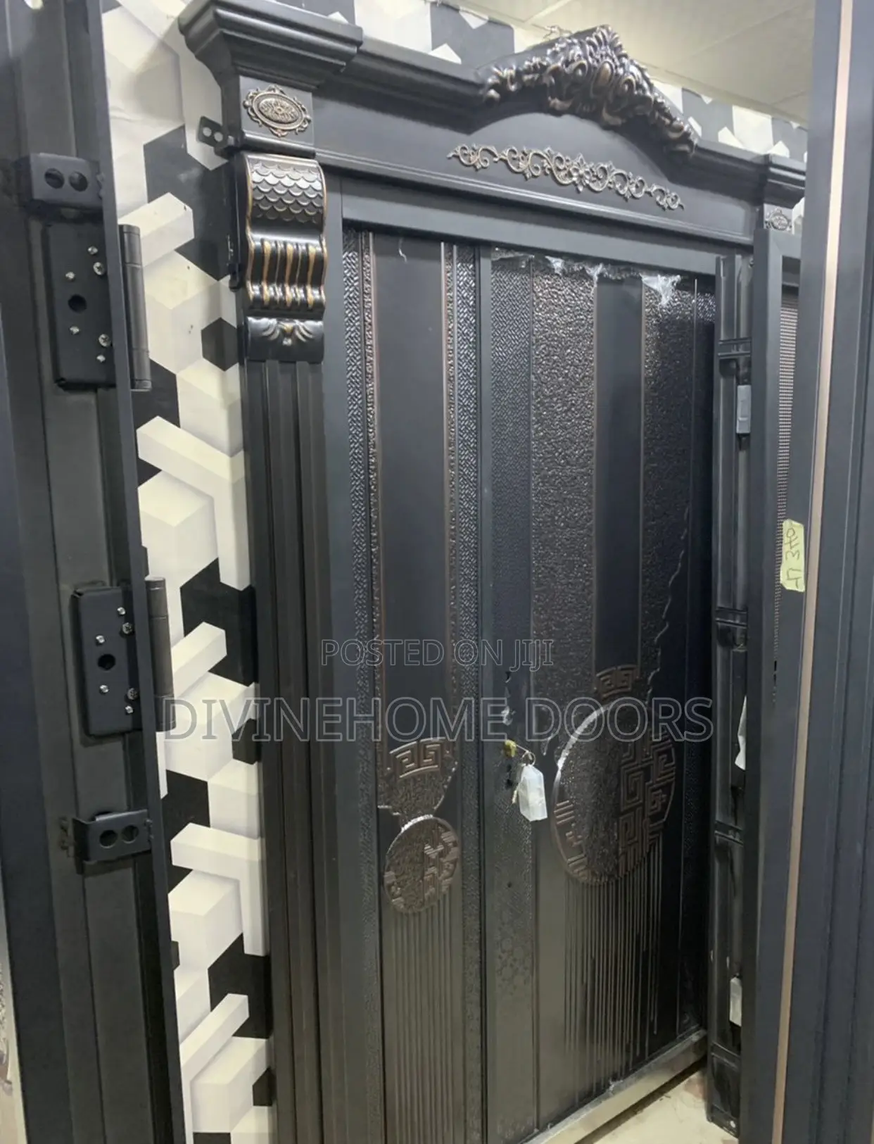 Crown Door