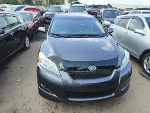 Toyota Matrix L Hatchback FWD (1.8L 4cyl 5M) 2013 Gray