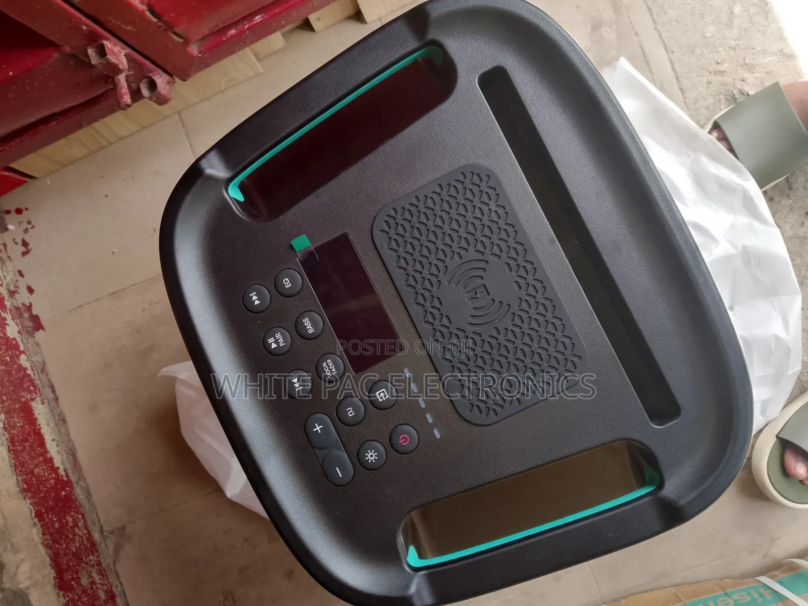 Hisense Rechargeable Set 300w Bluetooth>2wireless Microphon
