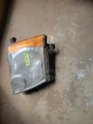 Nissan Xterra 2006 Headlight