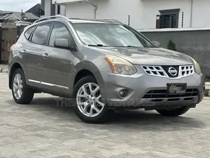 Photo - Nissan Rogue SV 2012 Gray