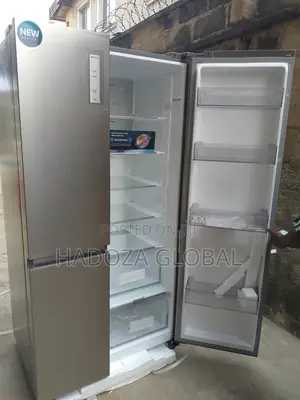 Hisense Dual Compartment Refrigerator 634 L - Rs-87ws