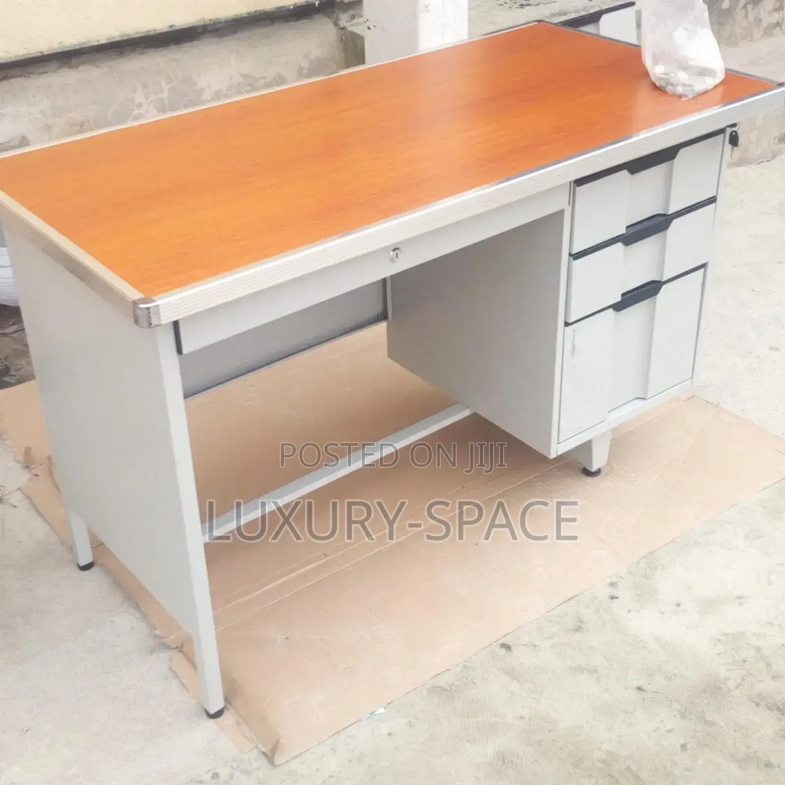 Simple 4ft Metal Table
