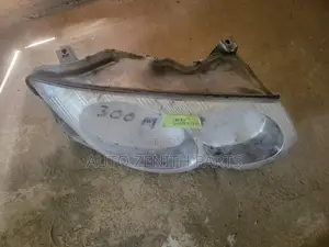 Chrysler 300 Headlight