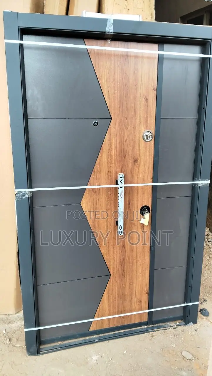 L Luxury Door