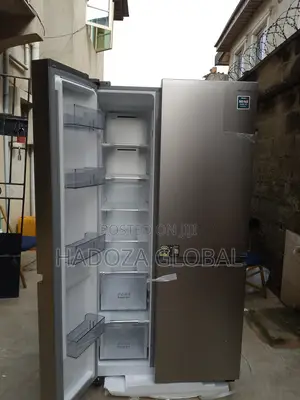 Modern Hisense Dual Compartment Refrigerator 634 L