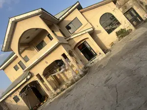 6bdrm Duplex in Minna for sale