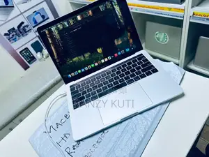 Laptop Apple MacBook Pro 2017 16GB Intel Core I7 SSD 256GB