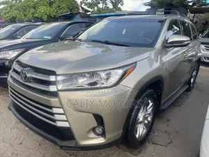 Toyota Highlander 2015 Gold
