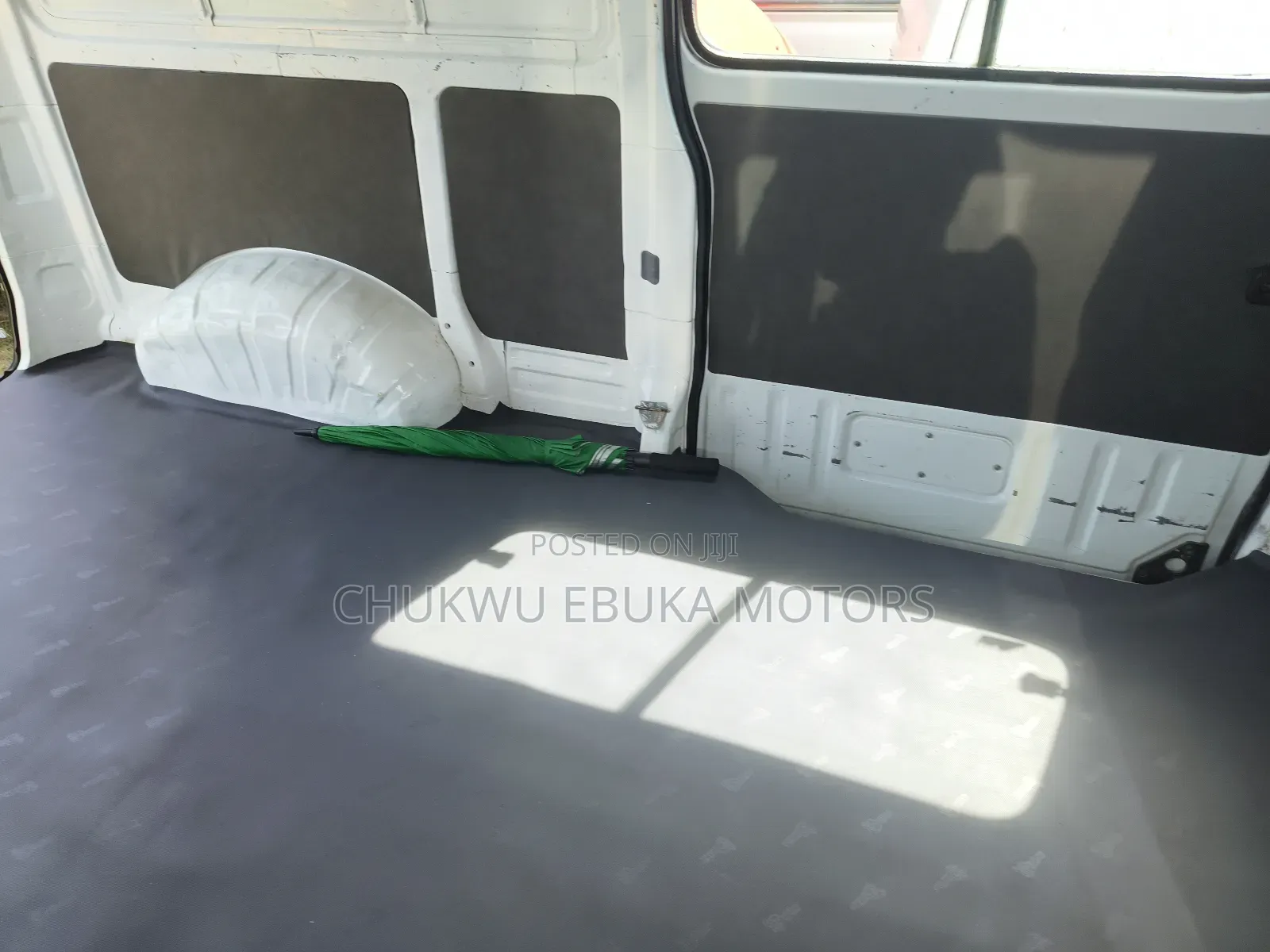 Toyota HiAce 2002 White