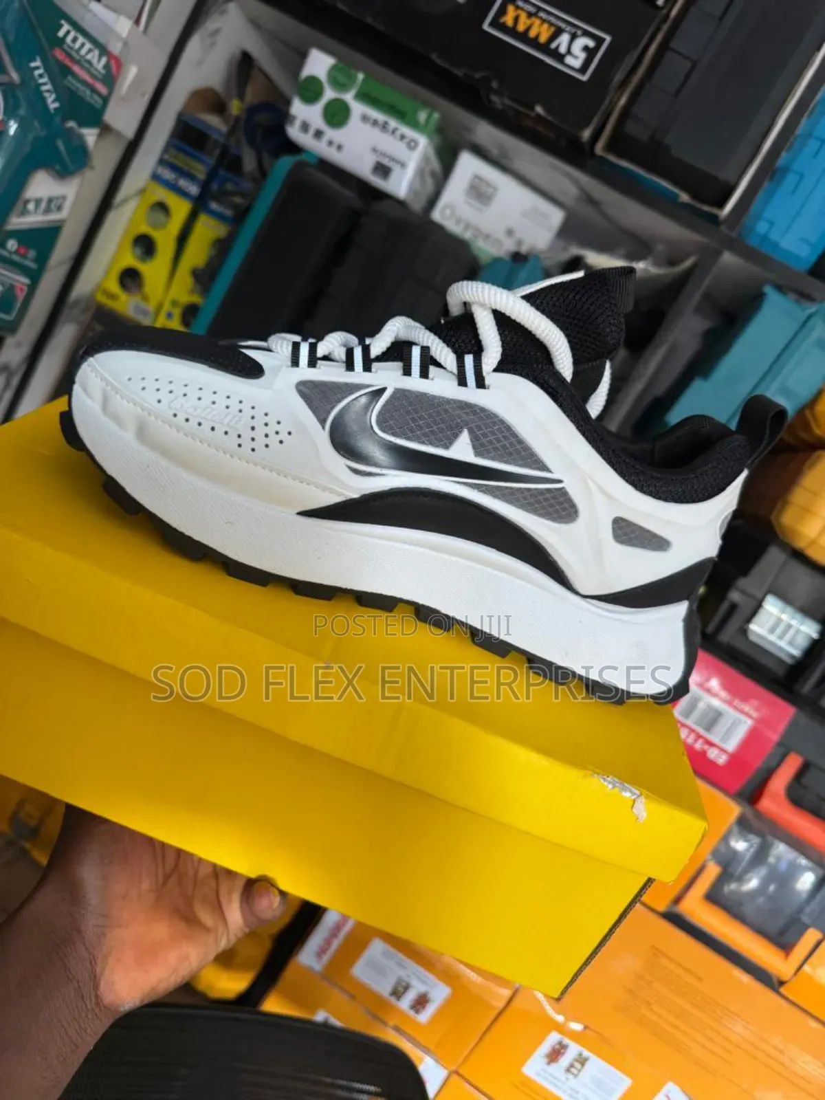 Luxurious Durable Sneakers👟