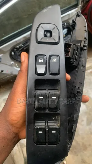 Pressing Button Ix35 and Kia Button Available