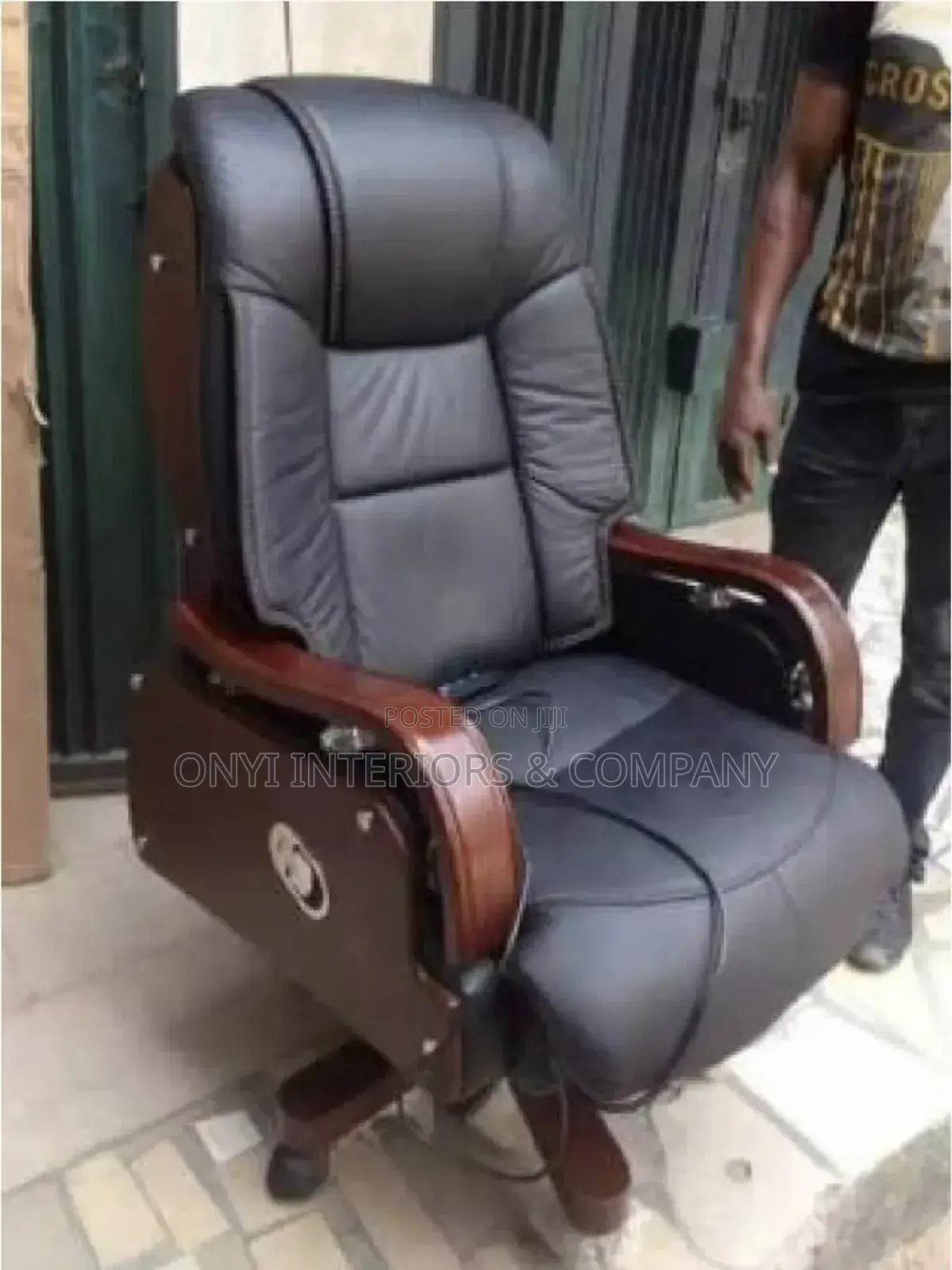 Executive Massage Chair With Remote Control
