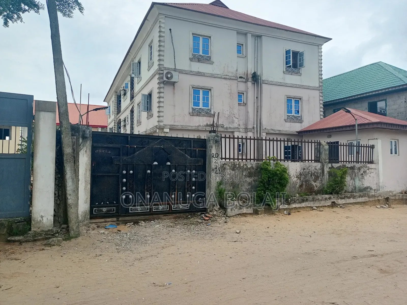 Furnished 3bdrm Block of Flats in Igboloko, Lakowe for sale