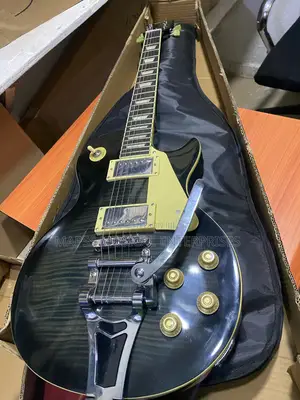 Photo - Gibson Les-Paul Style Electric Guitar Gear