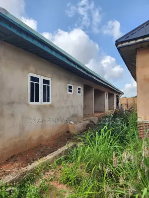 5bdrm Block of Flats in Ikpoba-Okha for sale