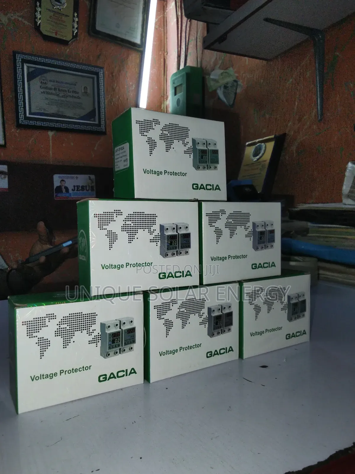 Gacia Voltage Protector