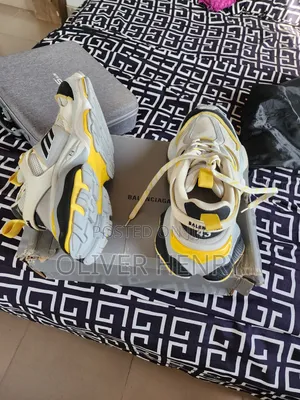 Luxury Balenciaga Sneakers Size 43
