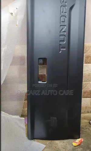 Booth Toyota Tundra 2018 / 2022 Available