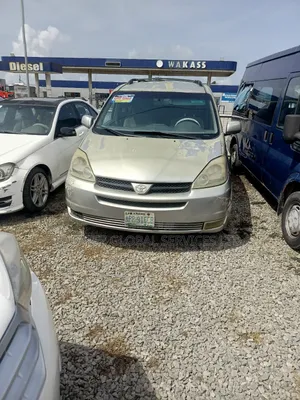 Photo - Toyota Sienna 2005 Silver