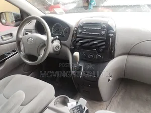 Toyota Sienna LE AWD 2005 Silver