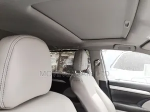 Toyota Highlander XLE 4x4 V6 (3.5L 6cyl 8A) 2017 Gray