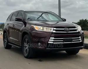 Photo - Toyota Highlander LE 4x4 V6 (3.5L 6cyl 8A) 2018 Red