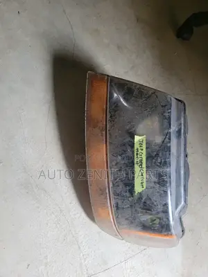 Jeep Grand Cherokee Headlight 2004
