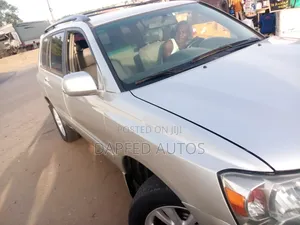 Toyota Highlander 2005 Gold