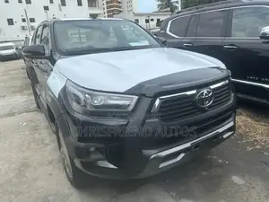 New Toyota Hilux 2025 Black