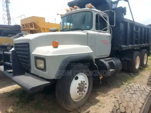 Mack Tipper