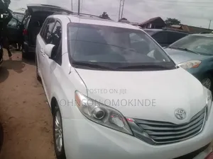 Toyota Sienna XLE 7 Passenger 2011 White