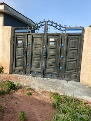 Full Plot of Land With Mini Flat in It for Sale