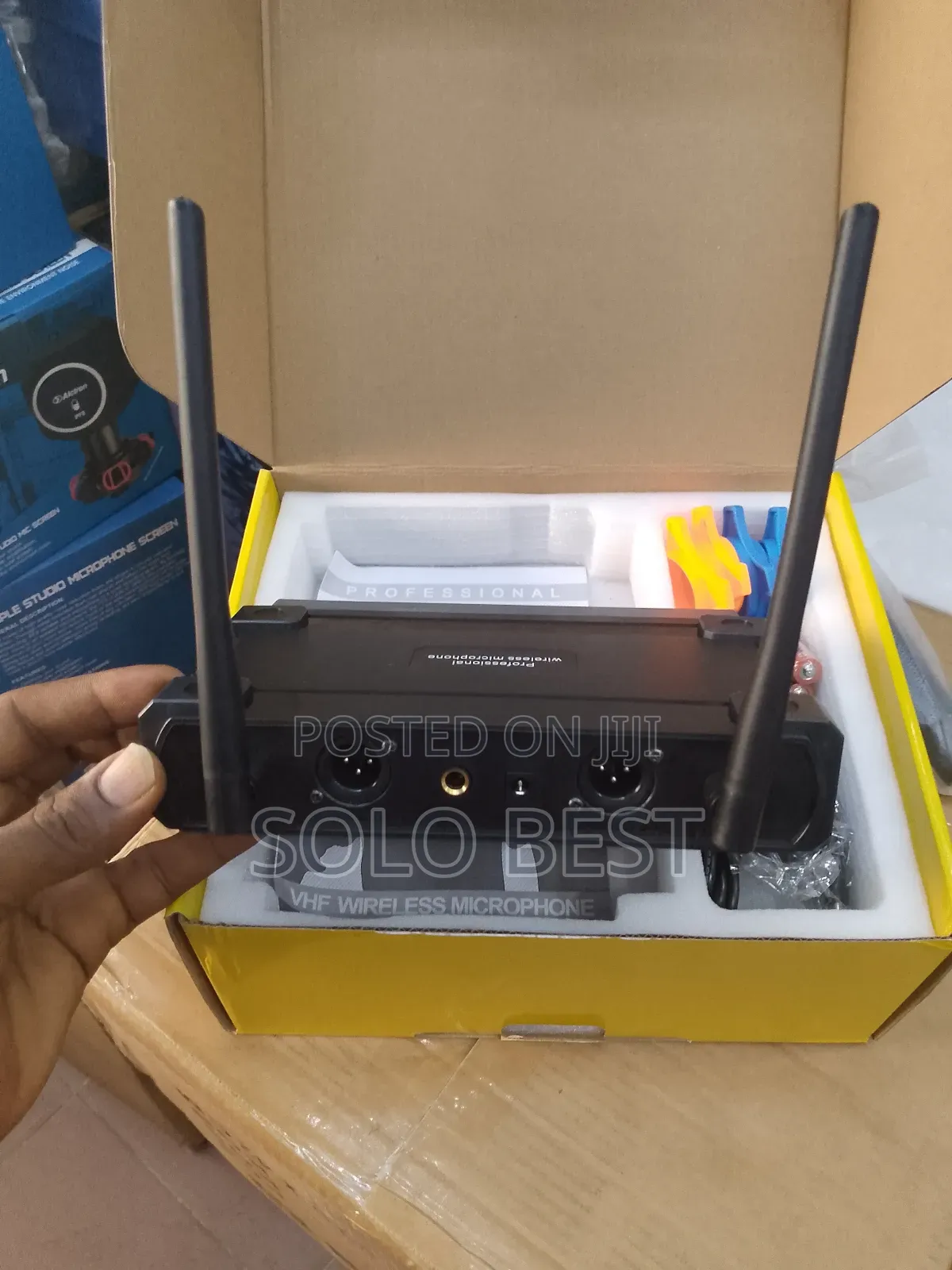 Shure 4 in 1 Wireless Microphone Sh 304
