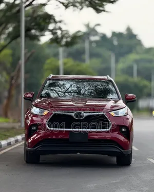 Toyota Highlander 2022 Burgundy