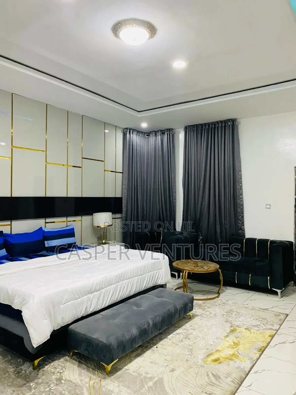 Furnished Kingsize Masterbedroom